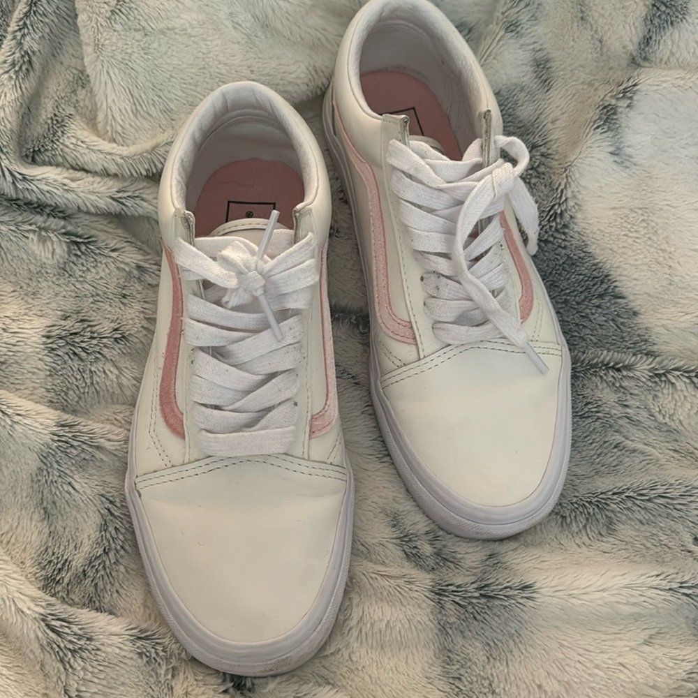 Women 8.5 Vans Old Skool with pink velvet strip - Picture 2 of 5